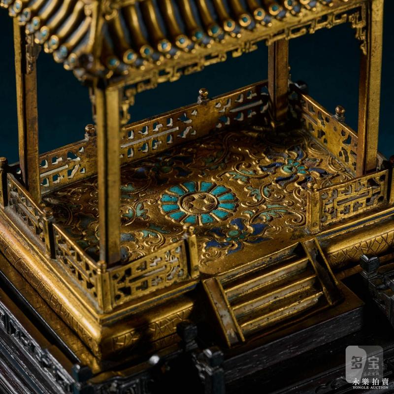清康熙 （宫廷）铜鎏金黄财神填珐琅殿式佛龛（一组） - 图18